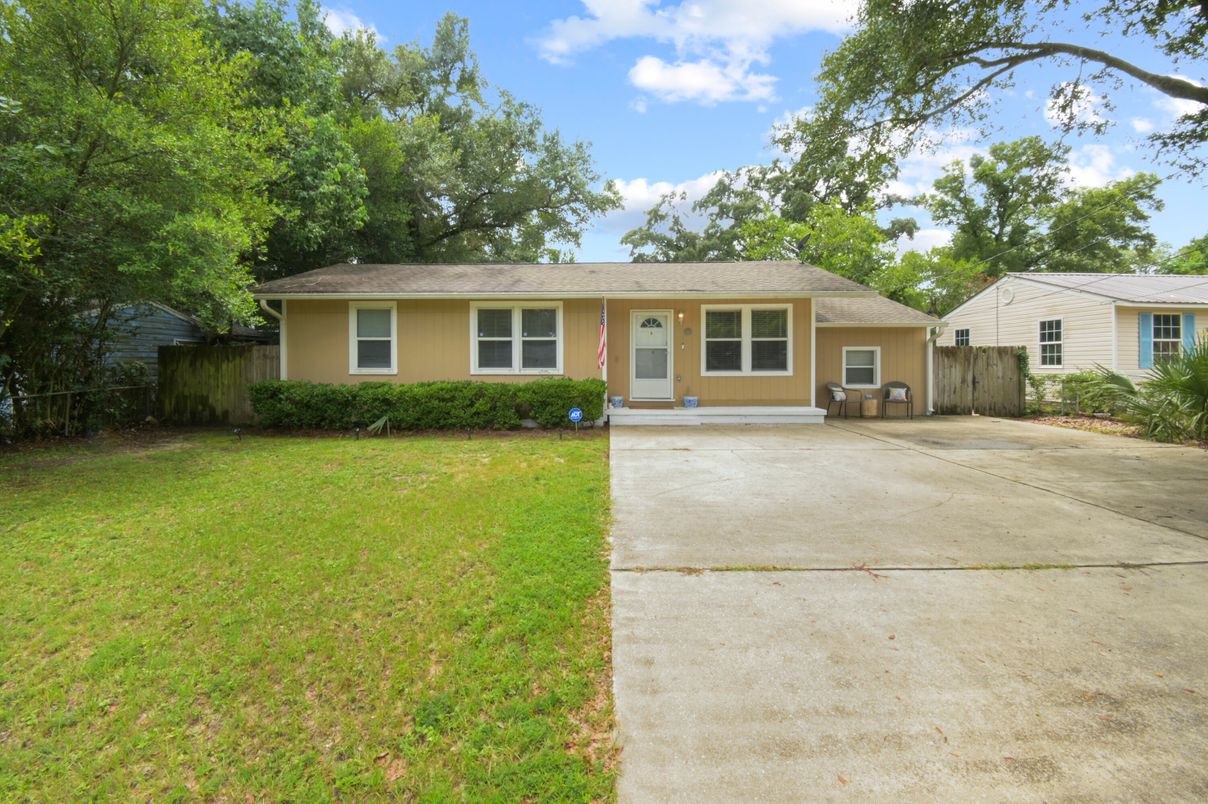 Backyard, Exterior, Facade, Ranch