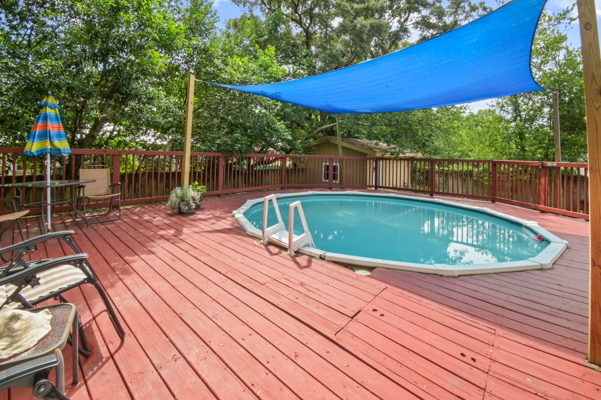 Exterior, Pool