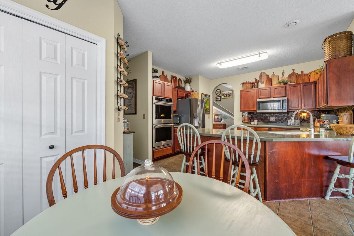 Dining room, Interior, Kitchen, Stainless Steel Appliances