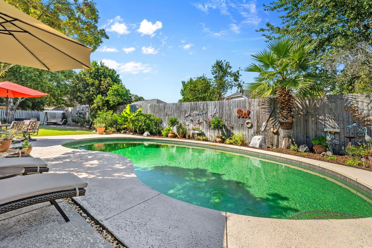 Exterior, Pool