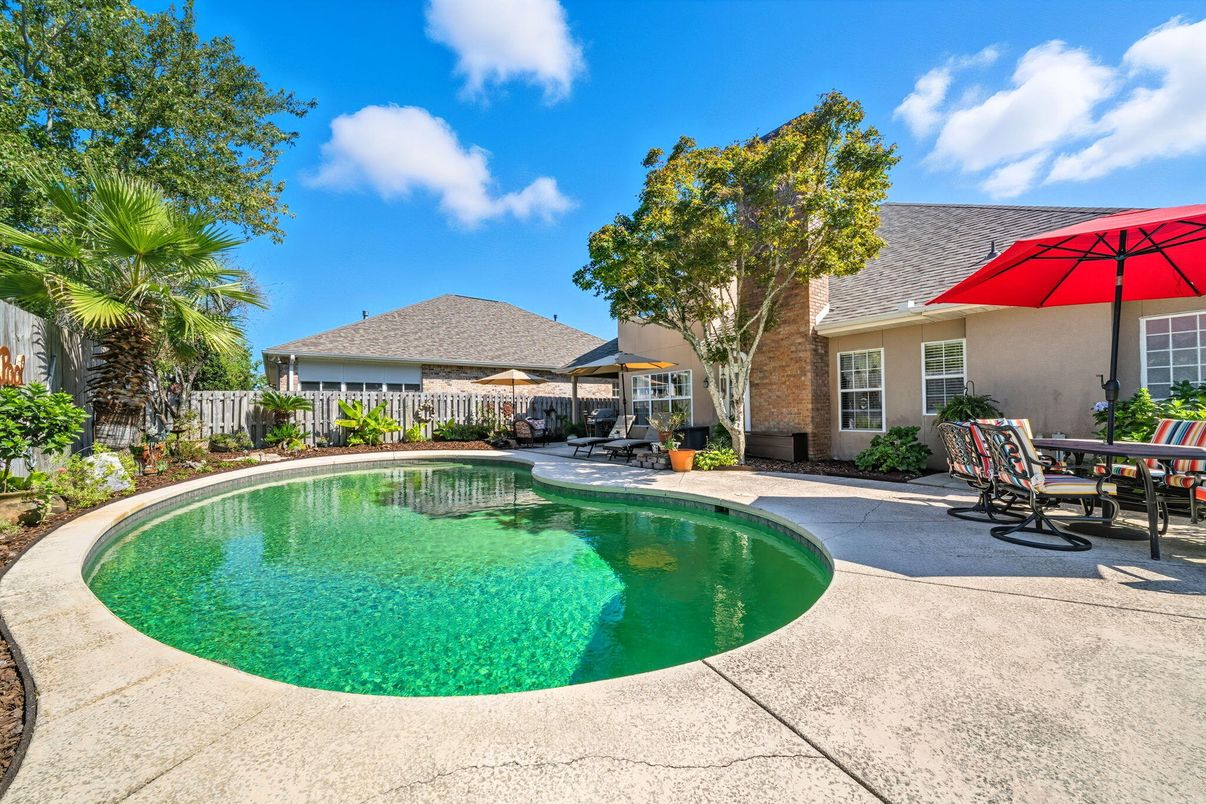Exterior, Pool