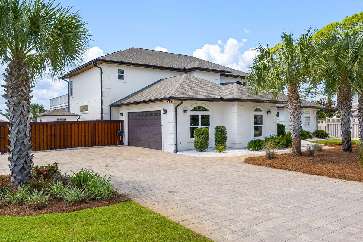 Attached, Exterior, Facade, Spanish Mediterranean