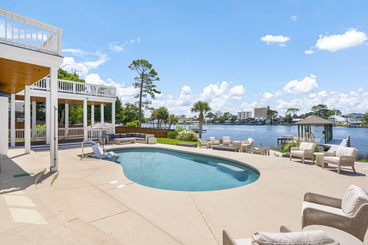 Exterior, Pool, Water