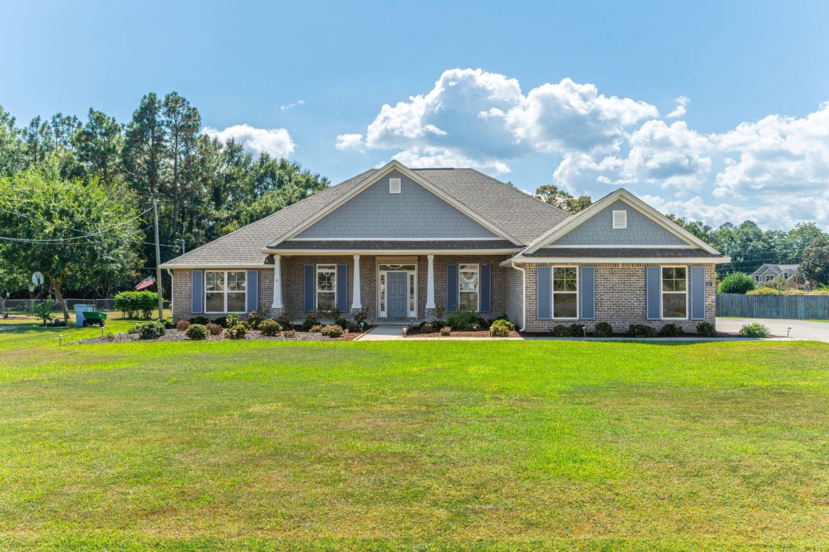 Backyard, Exterior, Facade, Ranch