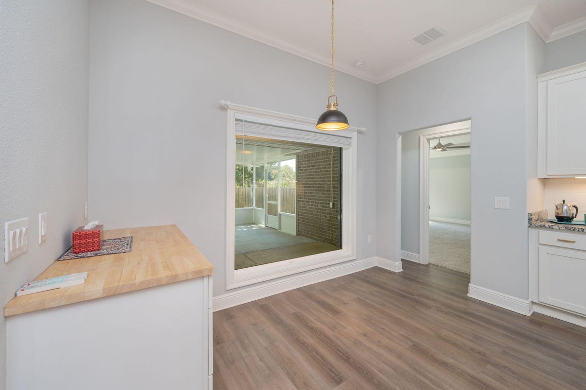 Interior, Pendant Lights, Recessed Lighting, Wood Texture Flooring