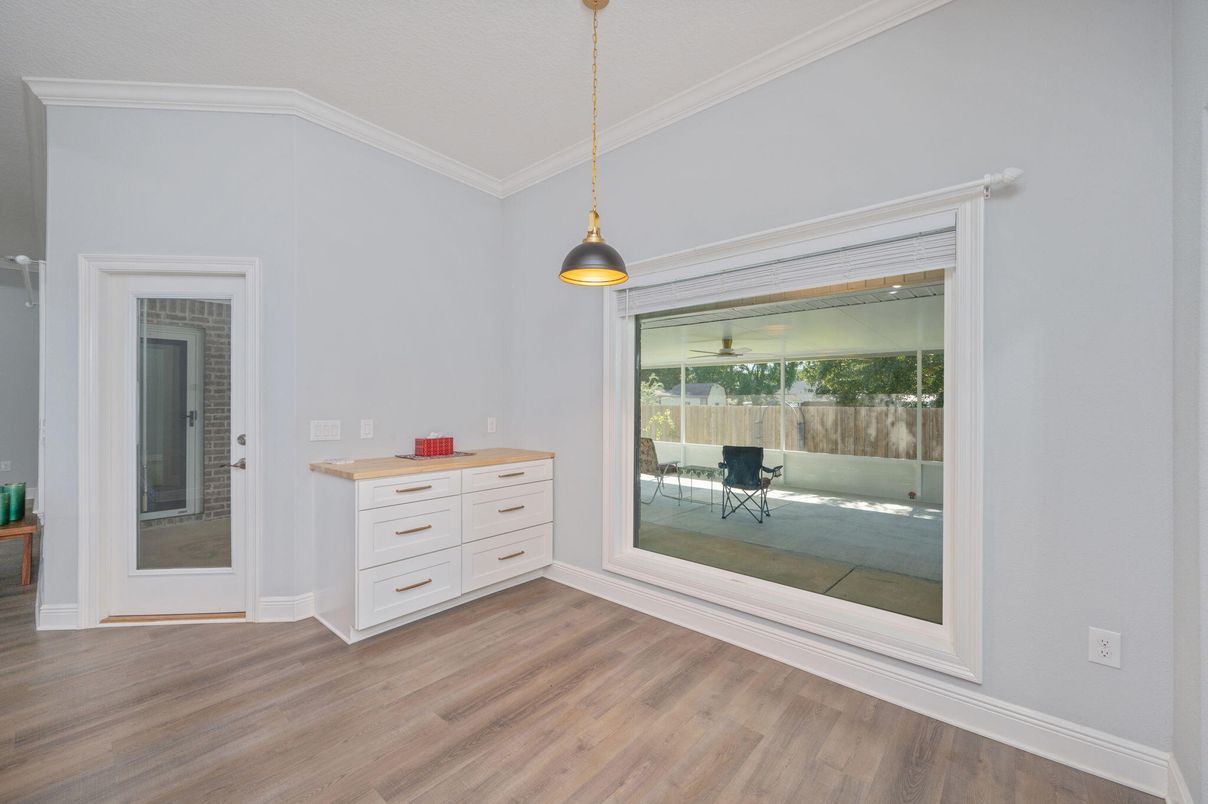 Interior, Pendant Lights, Wood Texture Flooring