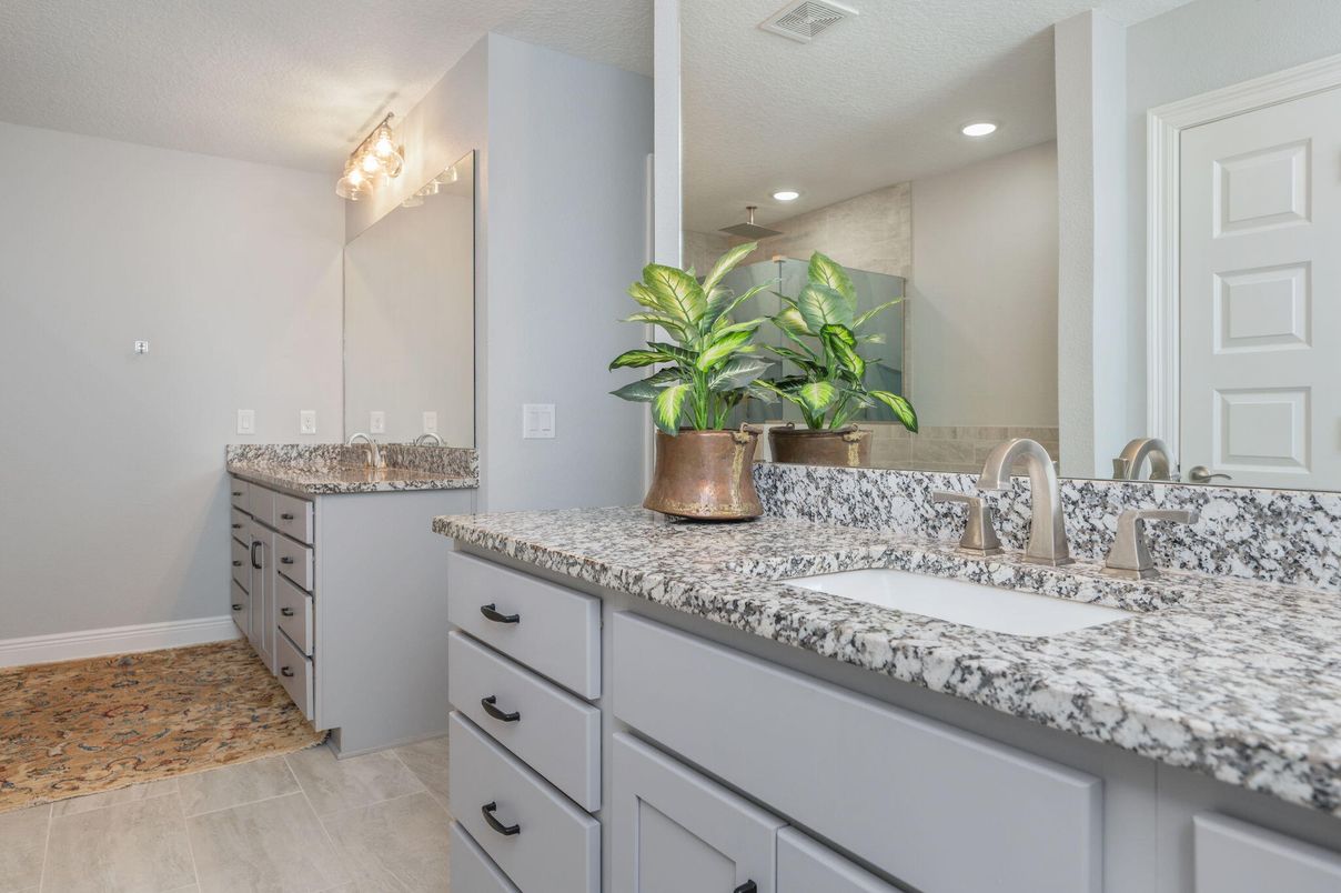 Bathroom, Dual Sink Vanities, Interior, Recessed Lighting