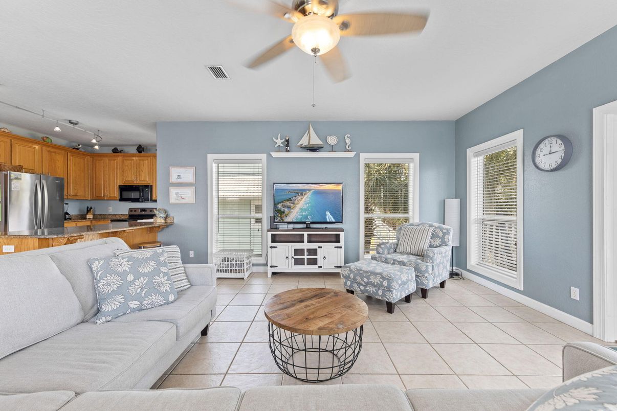 Interior, Kitchen, Living room, Stainless Steel Appliances
