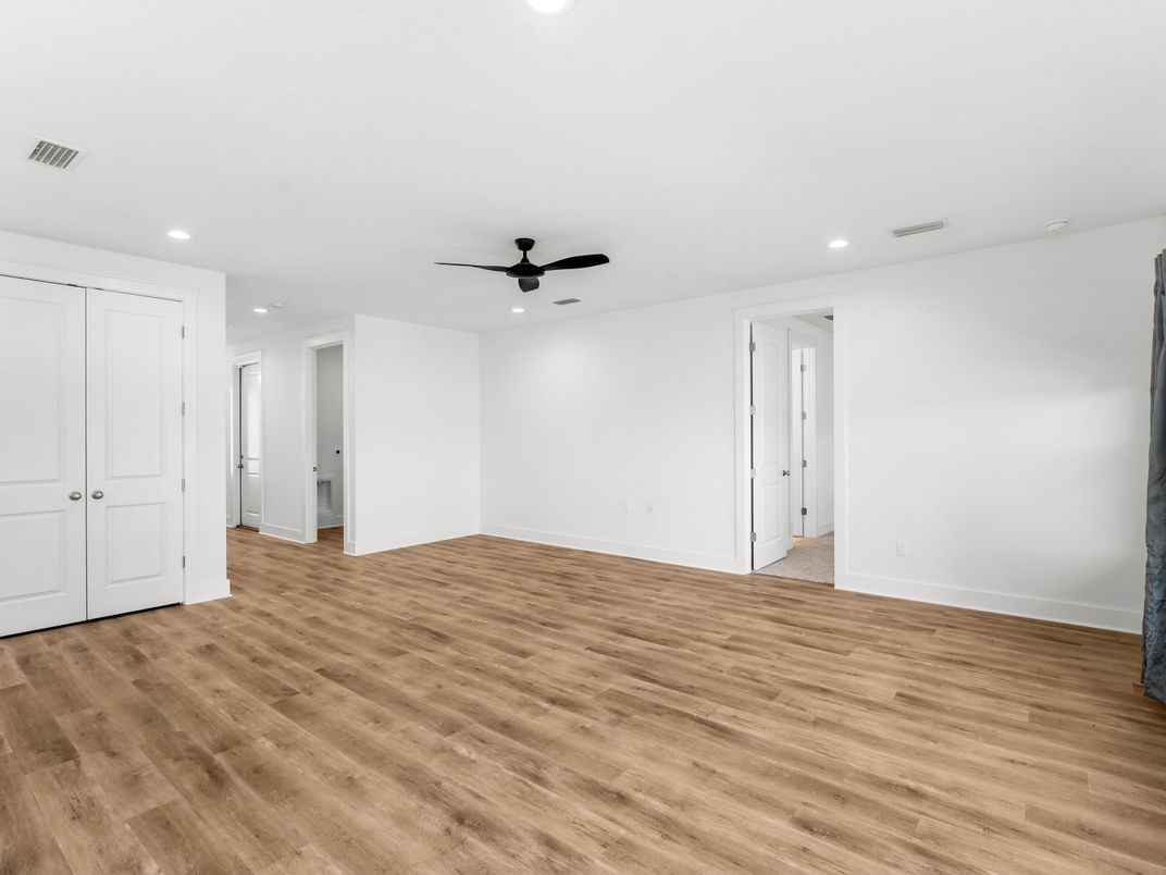 Empty room, Interior, Recessed Lighting, Wood Texture Flooring
