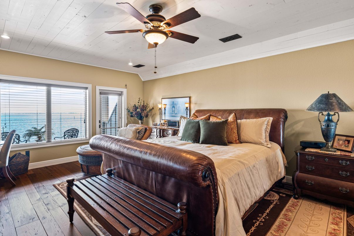 Bedroom, Interior, Recessed Lighting, Water, Wood Texture Flooring
