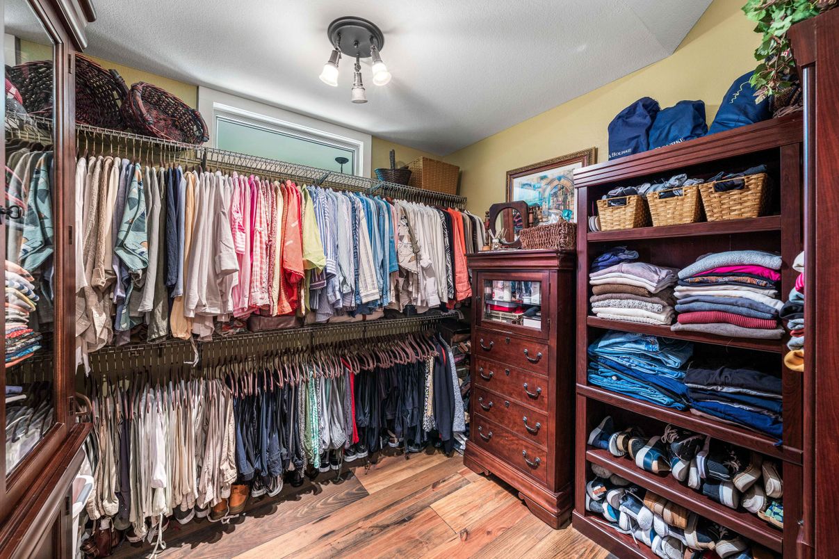 Interior, Walk-in Closets, Wood Texture Flooring