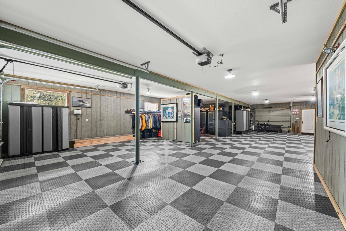 Garage, Interior