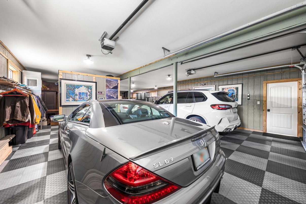 Garage, Interior