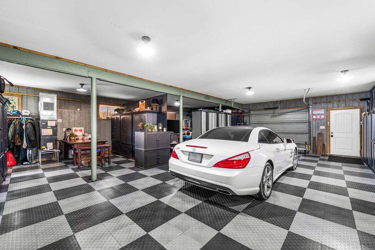 Garage, Interior
