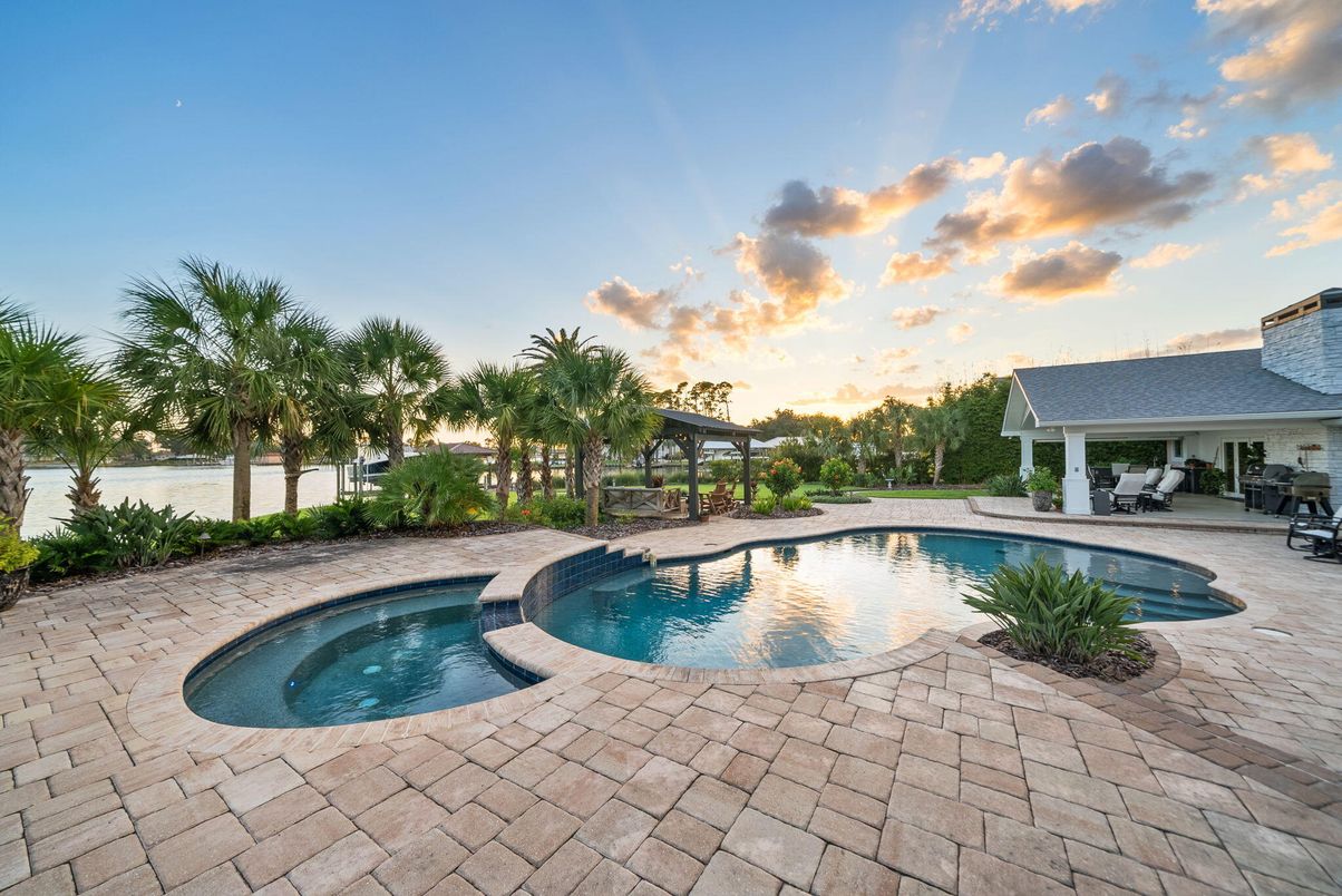 Exterior, Pool