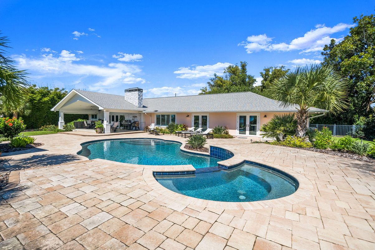 Exterior, Pool