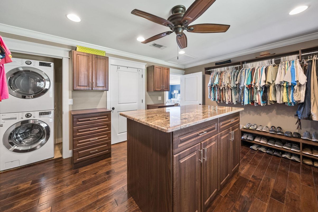 Interior, Kitchen, Recessed Lighting, Walk-in Closets, Washer, Wood Texture Flooring