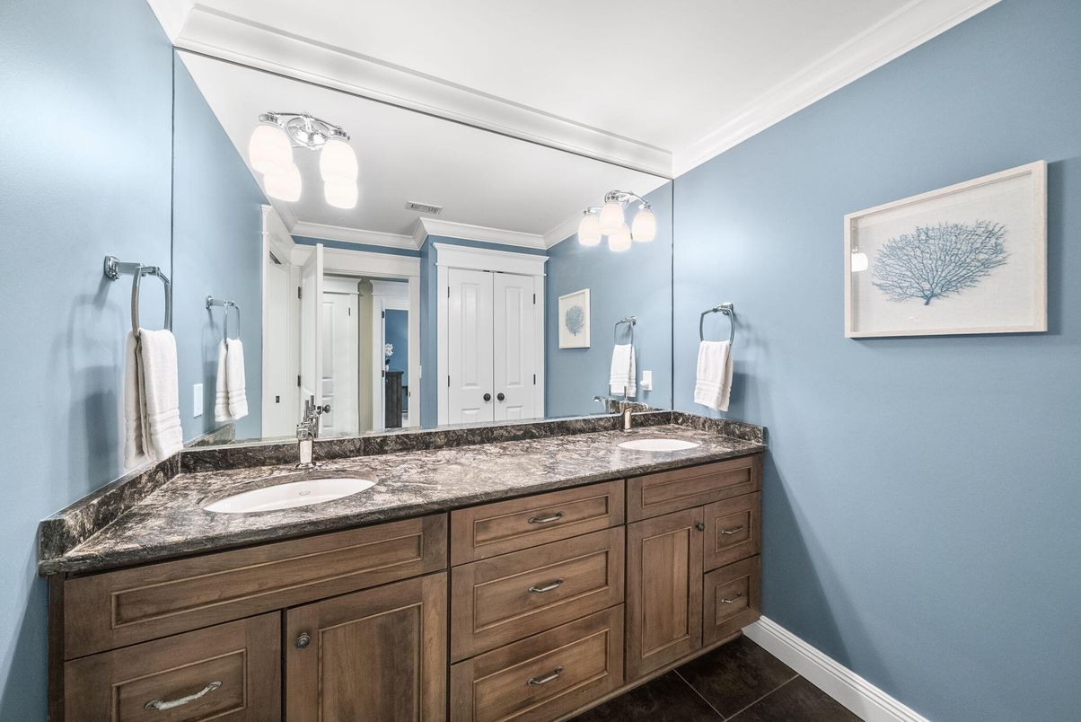 Bathroom, Dual Sink Vanities, Interior