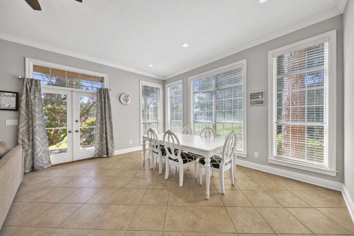Dining room, Interior, Recessed Lighting