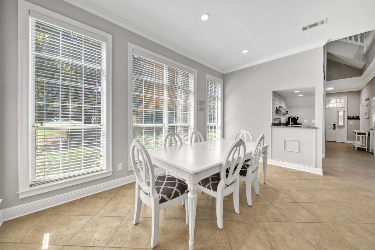 Dining room, Interior, Recessed Lighting