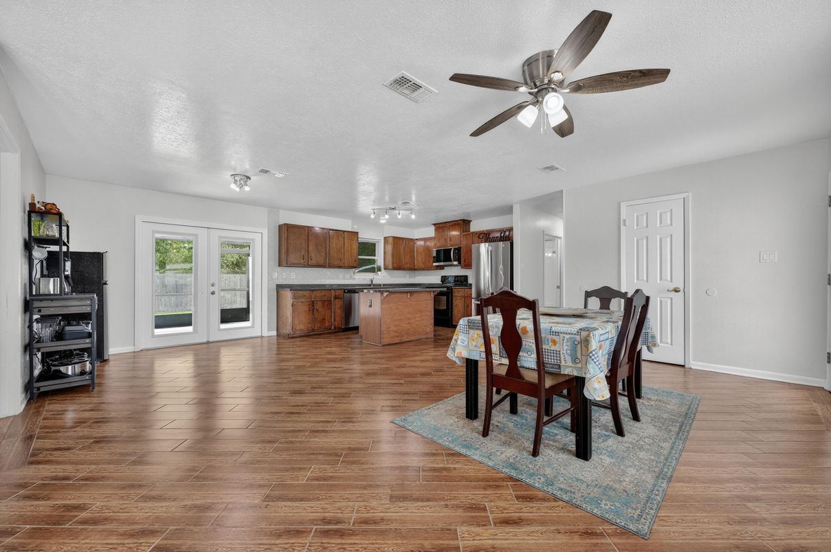 Dining room, Interior, Kitchen, Stainless Steel Appliances, Wood Texture Flooring