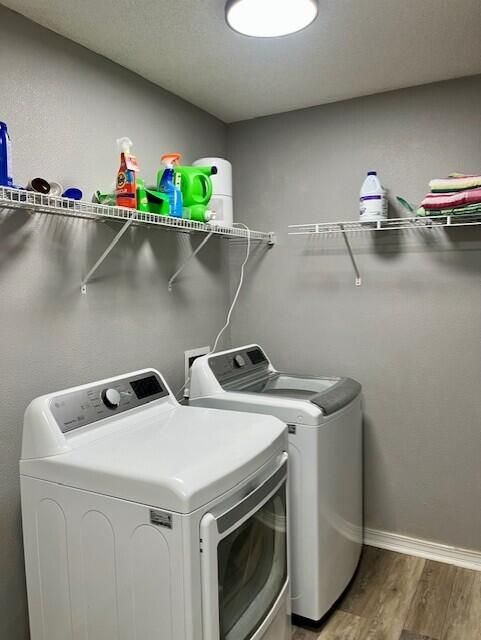 Interior, Recessed Lighting, Washer, Wood Texture Flooring