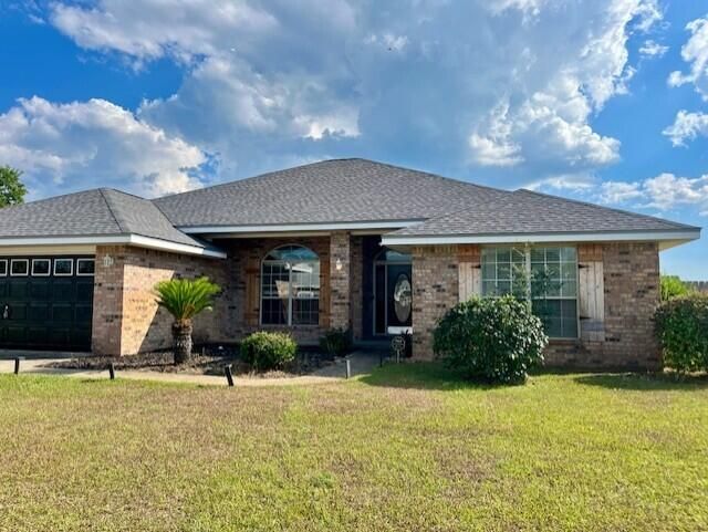 Attached, Backyard, Exterior, Facade, Brick Facade, Ranch