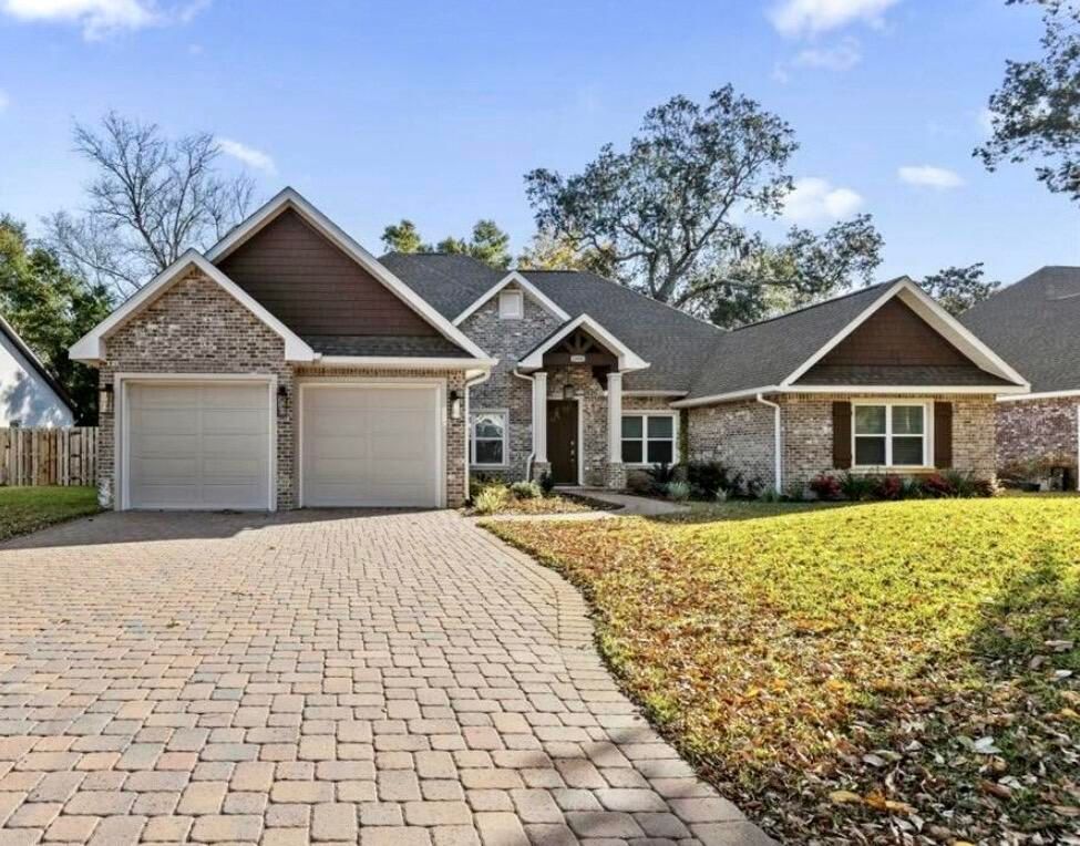 Attached, Exterior, Facade, Brick Facade, Ranch