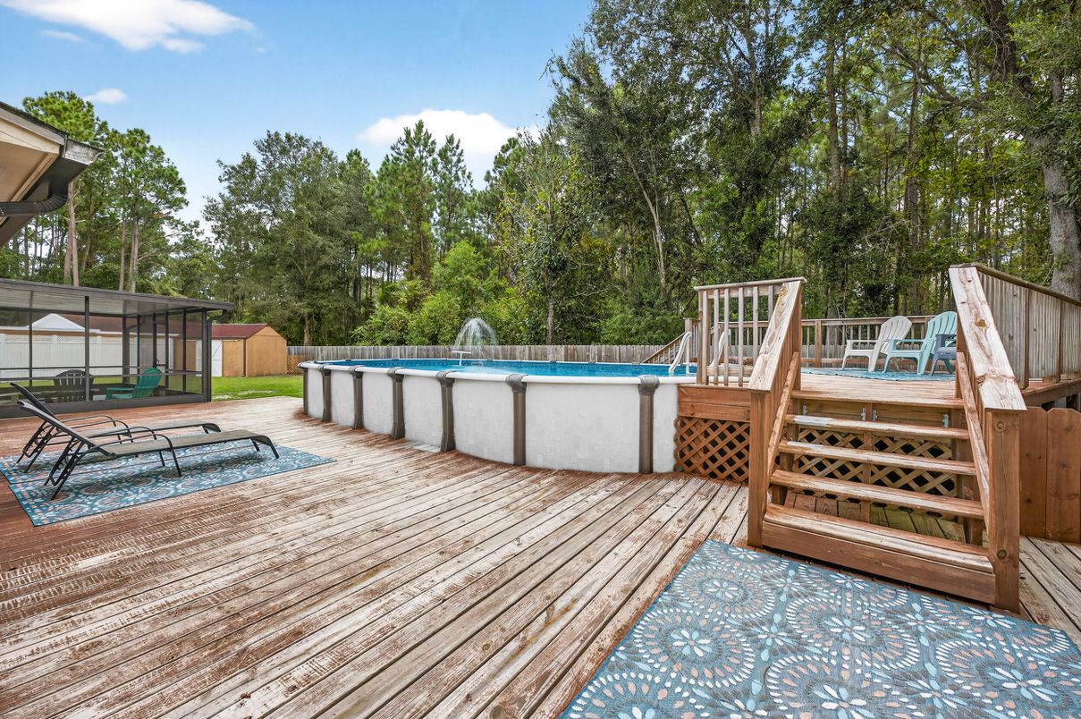Exterior, Pool