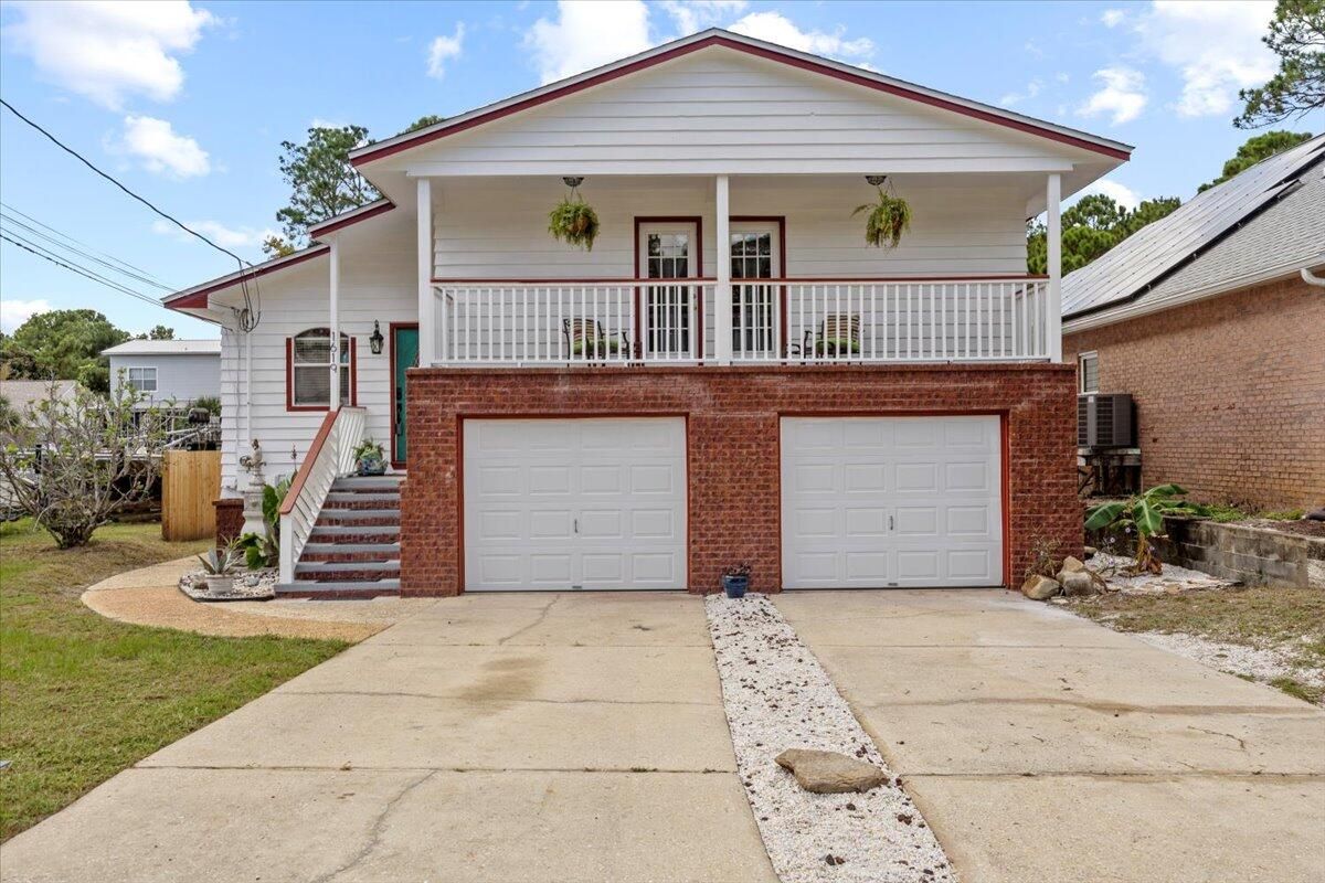 Attached, Exterior, Facade, Brick Facade, Split Level