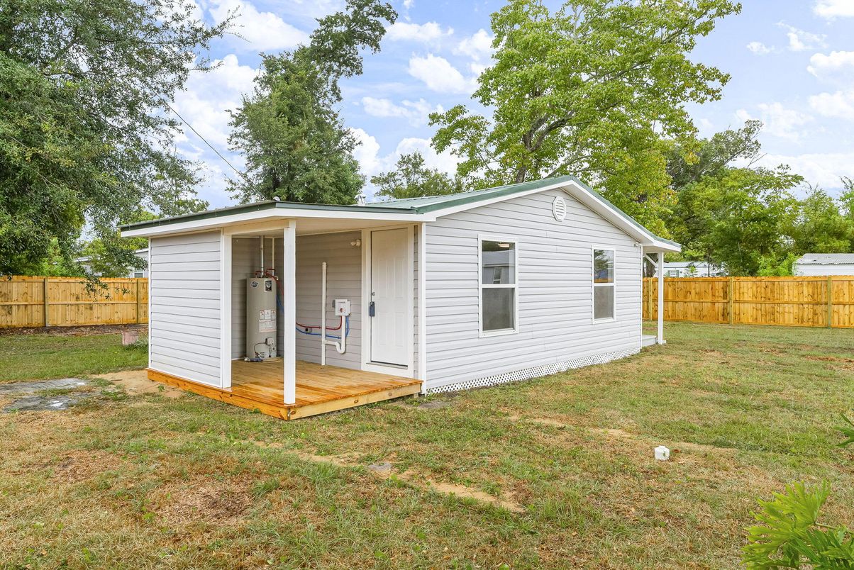 Backyard, Exterior