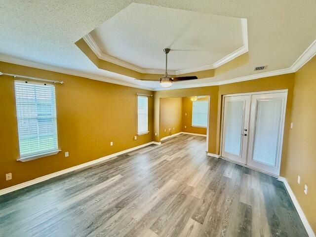 Empty room, Interior, Pendant Lights, Wood Texture Flooring