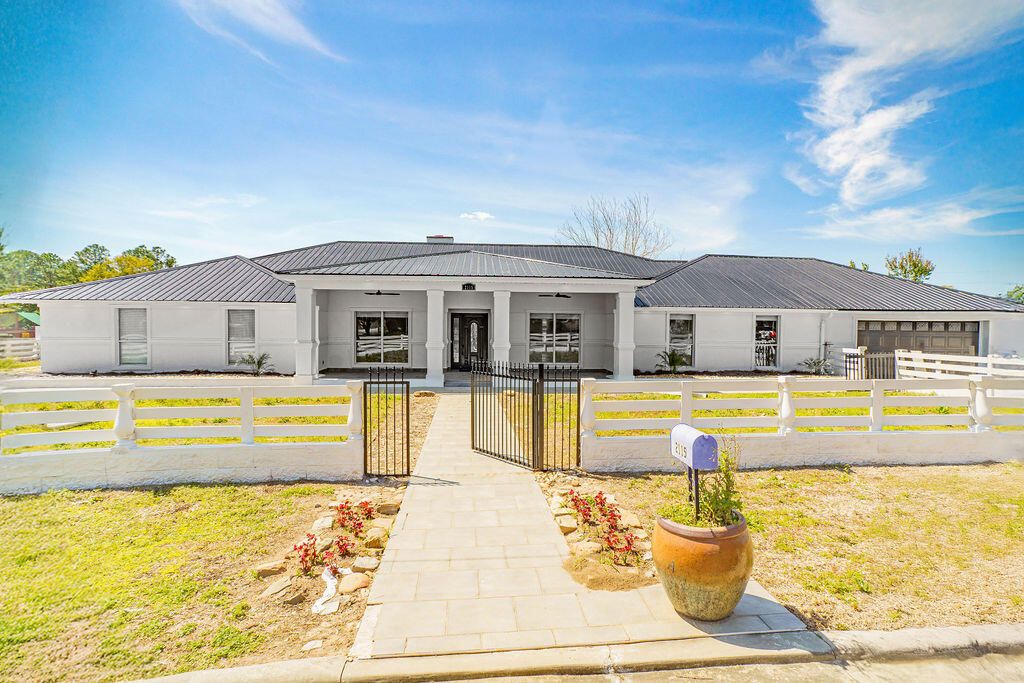 Backyard, Exterior, Facade, Ranch