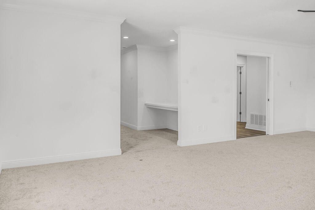 Empty room, Interior, Recessed Lighting