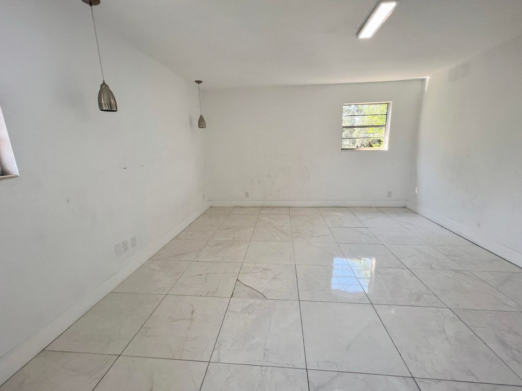 Empty room, Interior, Pendant Lights