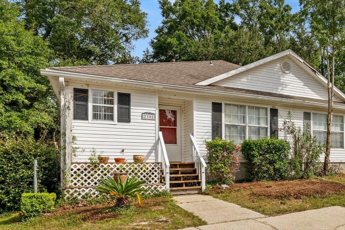 Exterior, Facade, Cape Cod