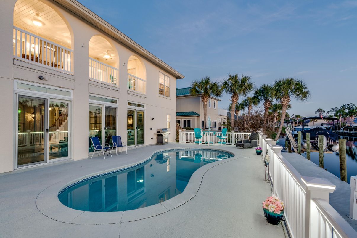 Exterior, Pool, Water