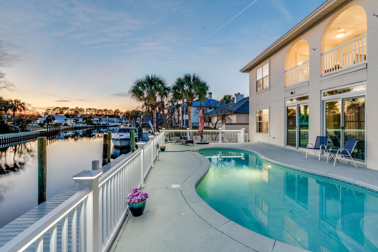 Exterior, Pool, Water
