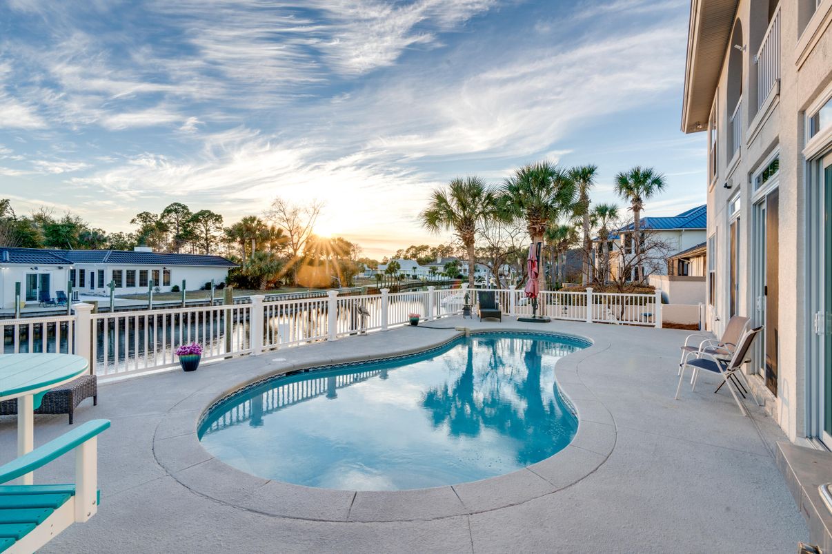 Exterior, Pool, Water