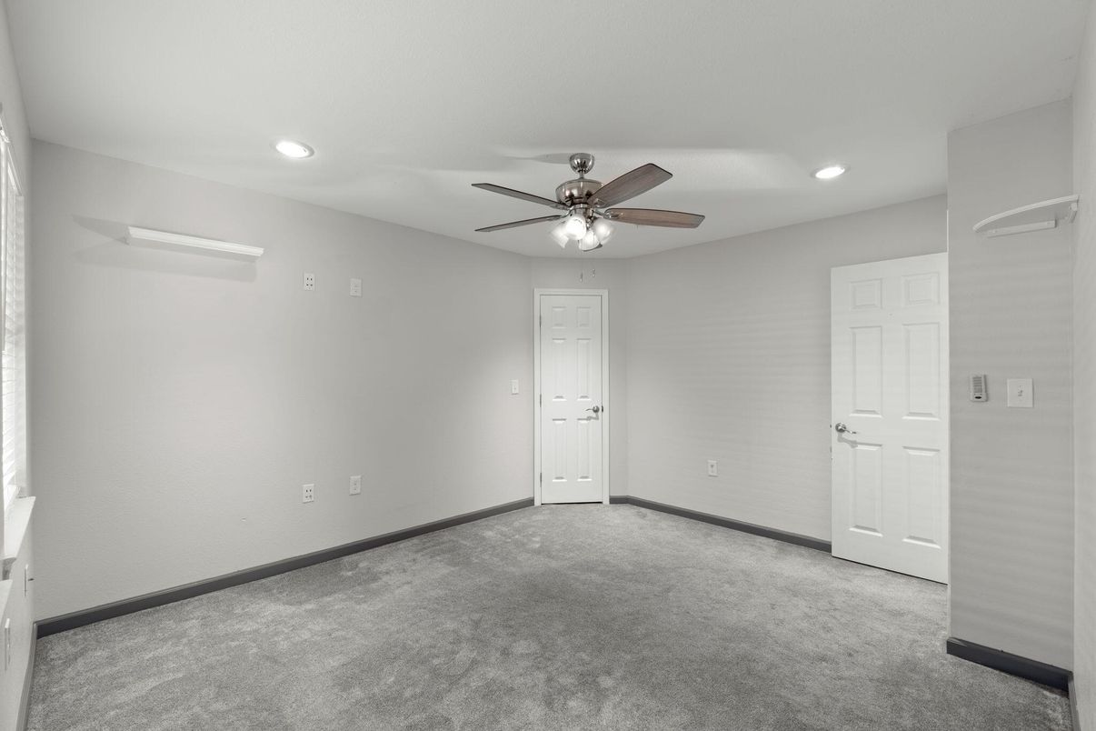Empty room, Interior, Recessed Lighting