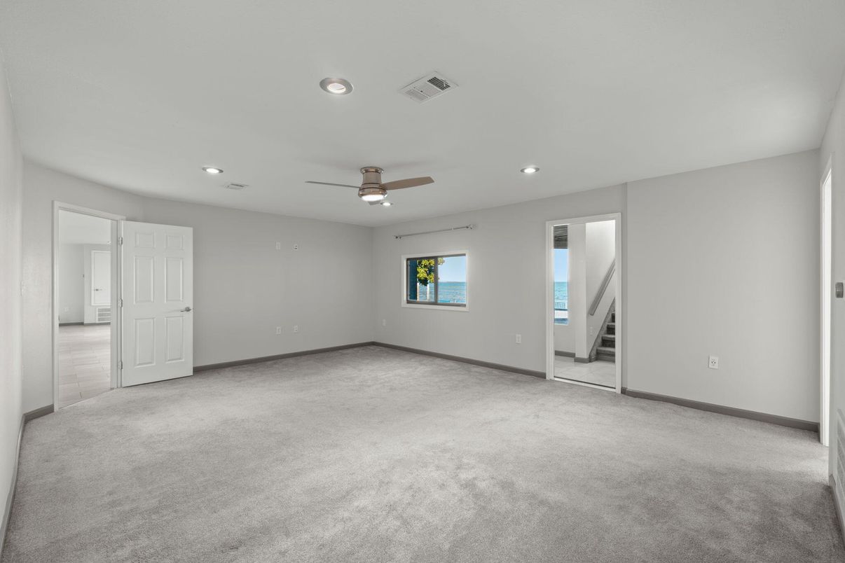 Empty room, Interior, Recessed Lighting