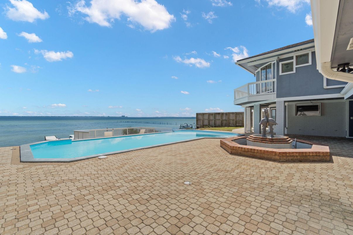Exterior, Pool, Water
