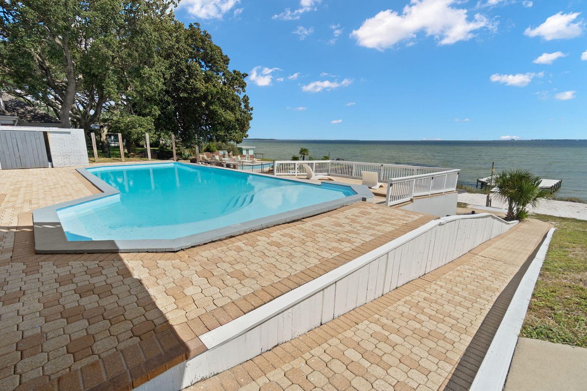Exterior, Pool, Water