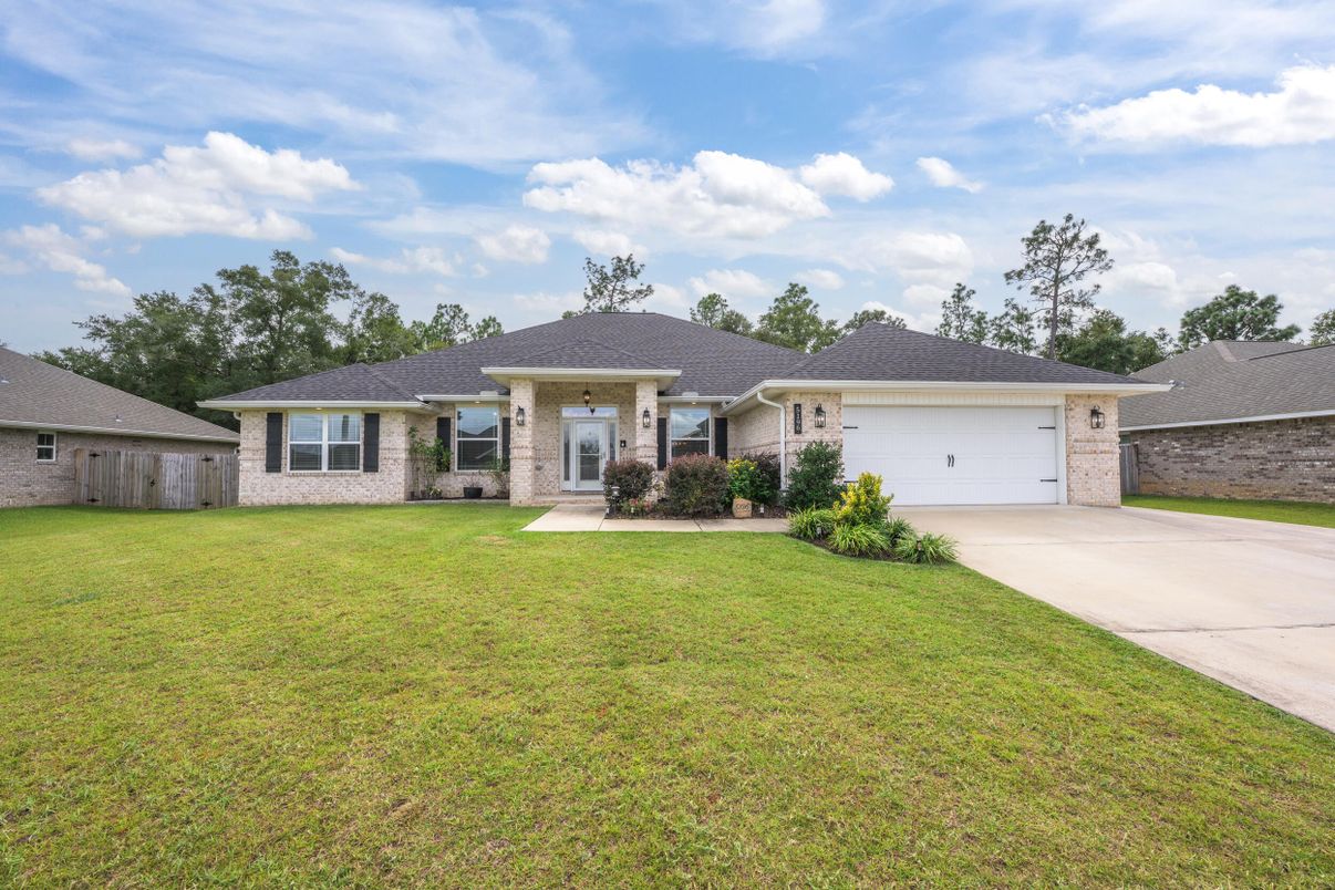Attached, Backyard, Exterior, Facade, Brick Facade, Ranch