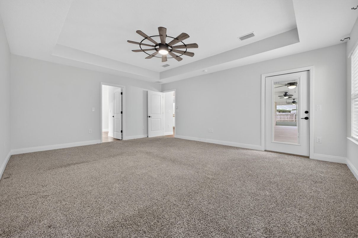 Empty room, Interior, Pendant Lights