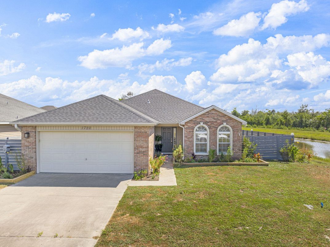 Attached, Exterior, Facade, Brick Facade, Ranch