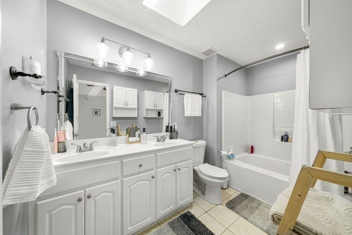 Bathroom, Dual Sink Vanities, Interior, Recessed Lighting