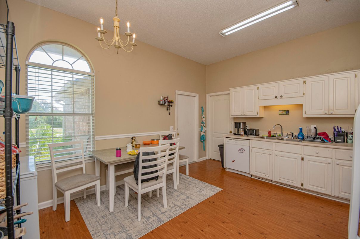 Chandelier, Dining room, Interior, Kitchen, Wood Texture Flooring