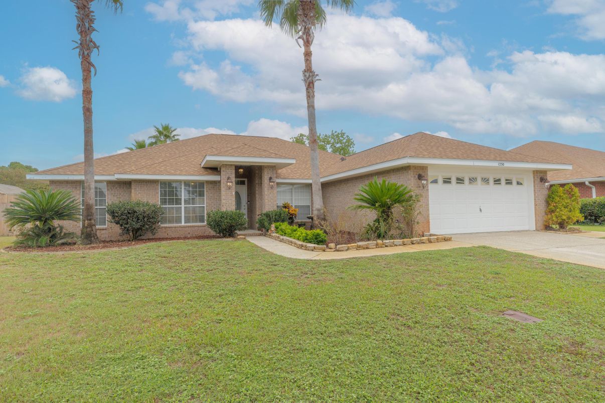Attached, Exterior, Facade, Brick Facade, Ranch