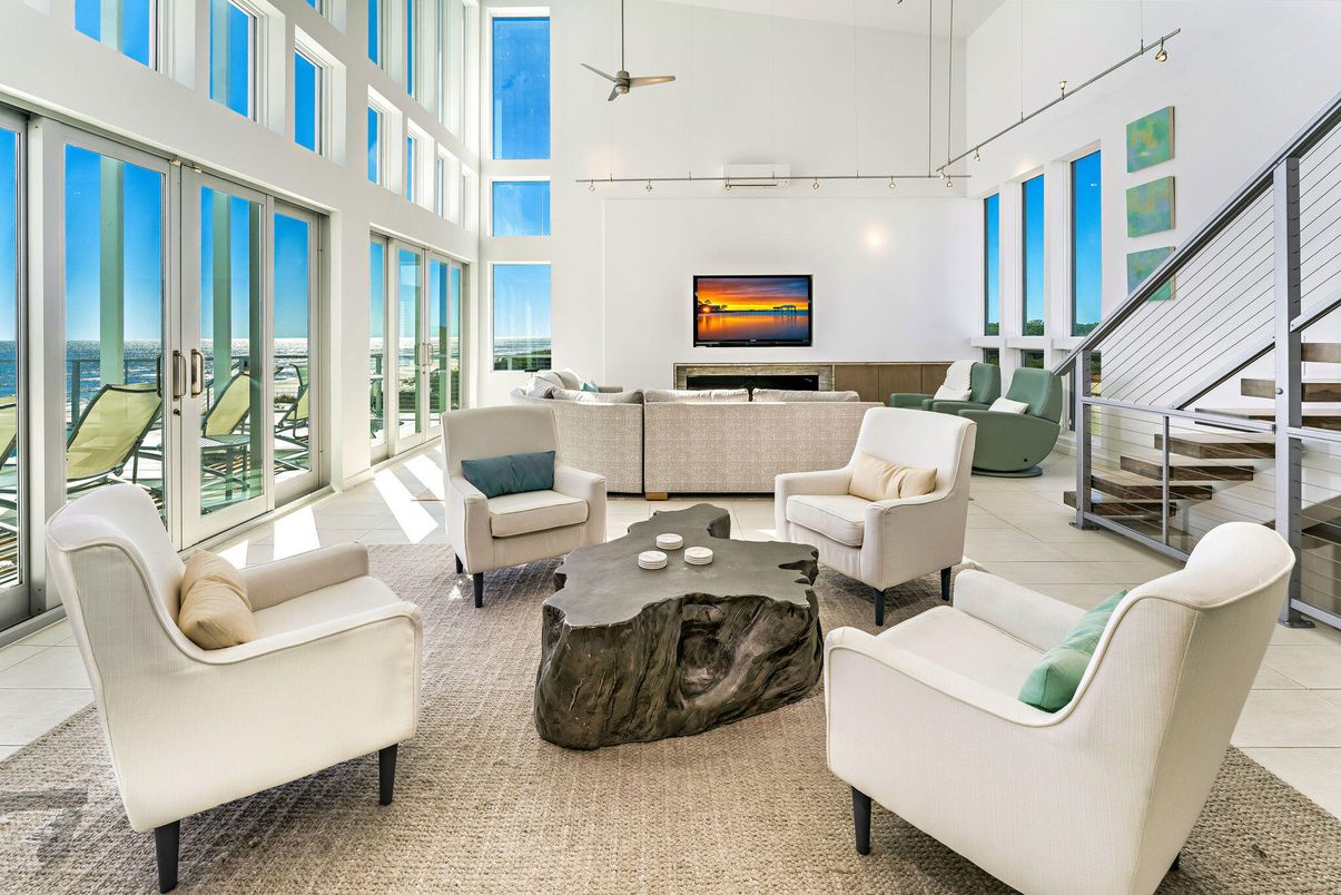 Interior, Living room, Water